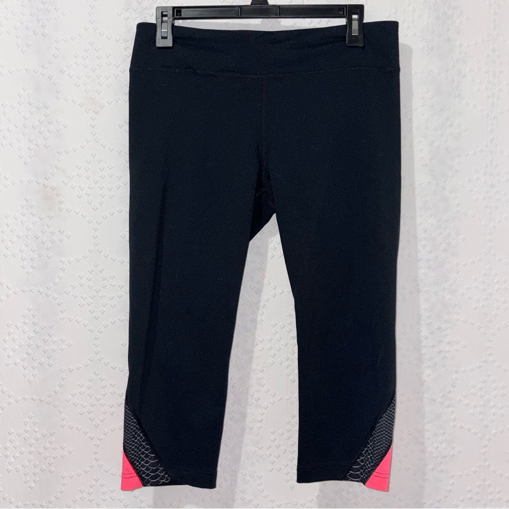 Under Armour AllSeasonGear Capri Leggings Black Pink Mesh Trim Womens Large